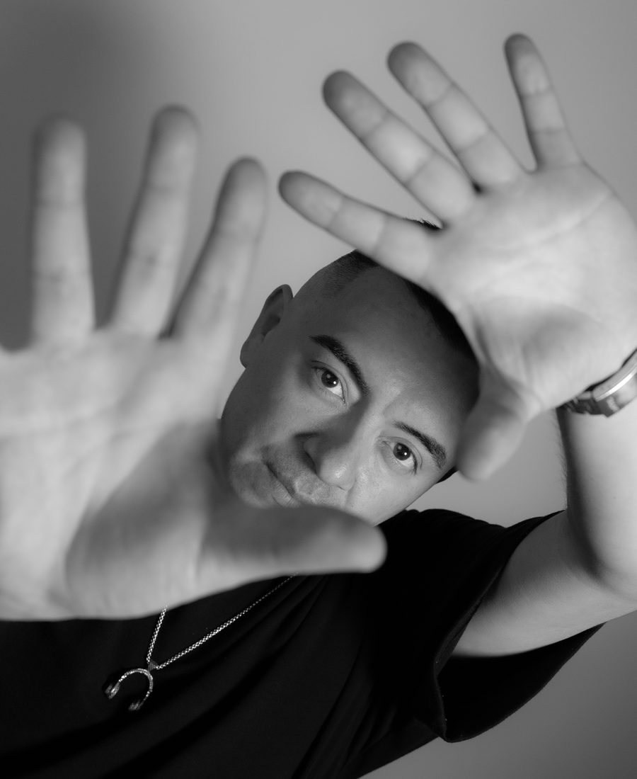 DJ Leonardo Sabogal show crossover